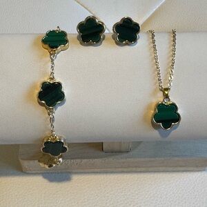 Clover Green and Gold 5 Motif Bracelet Charm Necklace Stud Earrings Set New
